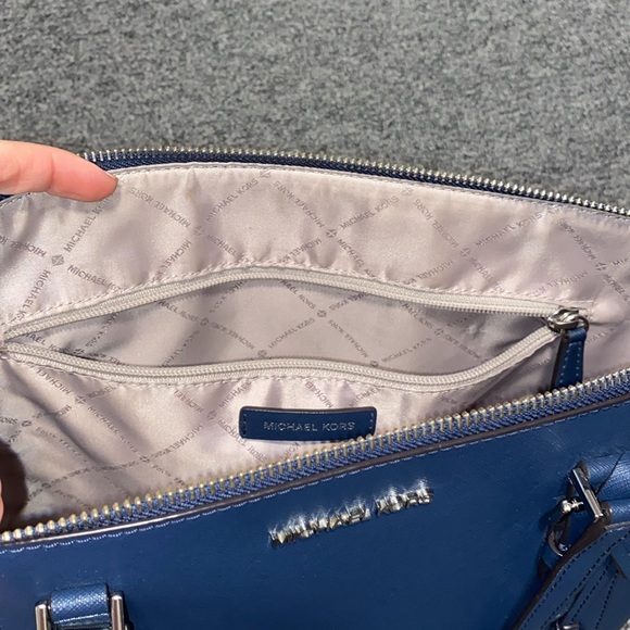 Michael Kors Charlotte Large Leather Top-Zip Navy - Picture 3 of 12